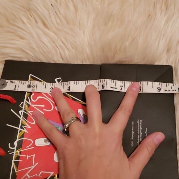 GAGA'S Workshop Barney's NY paper bag - Picture 5 of 5